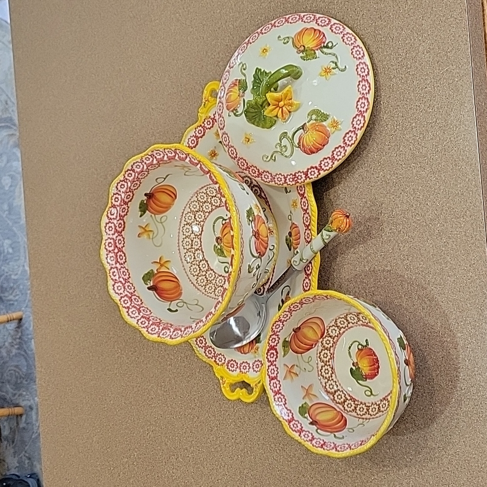 Temptations 5pc Bowl & Tray Serving Set!!!